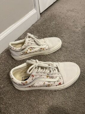 Vans old skool Floral Size W 7, M 5.5